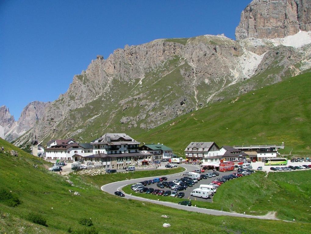 Hotel Savoia Canazei Exterior foto